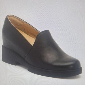 NWB Women’s Abeo Horizon Slip On. Size 8. Black. Sold at the Walking Company.